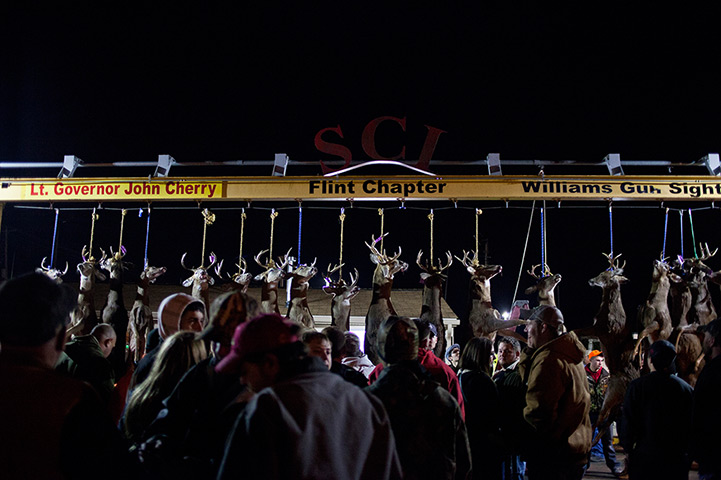 Weekend in pictures: Michigan, US: Locals look at freshly killed bucks during the ‘buck pole’ hunting awards in Davison