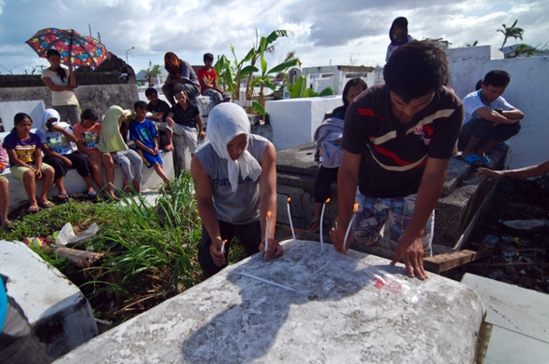 A family bury their dead in Leyte.