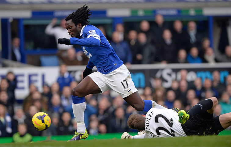 Merseyside derby: Lukaku goes round Mignolet 