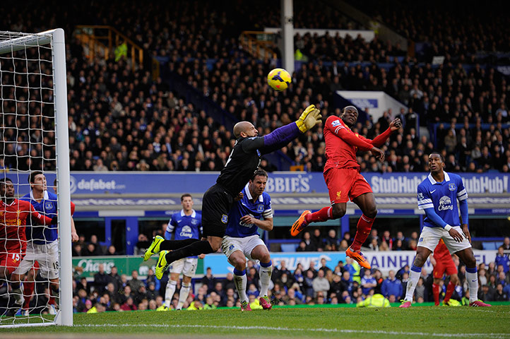 Merseyside derby: Victor Moses heads over a great late chance to win the game 