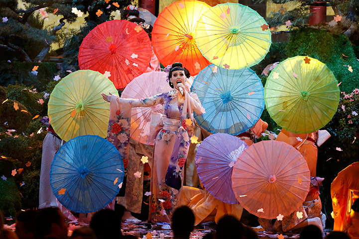 AMA Awards: Katy Perry dressed as geisha