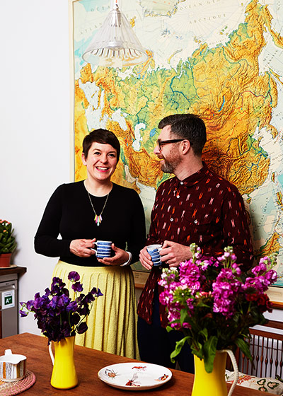 Homes - bold : couple standing in front of table with vases of flowers