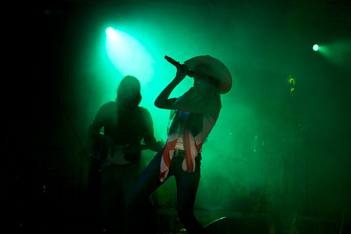 Big Picture - Spaghetti: woman on stage singing in green lights