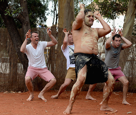 Cricketers at Uluru: England Cricket Team Visit Uluru
