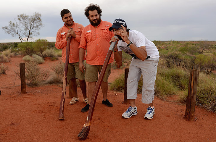 Cricketers at Uluru: England Cricket Team Visit Uluru