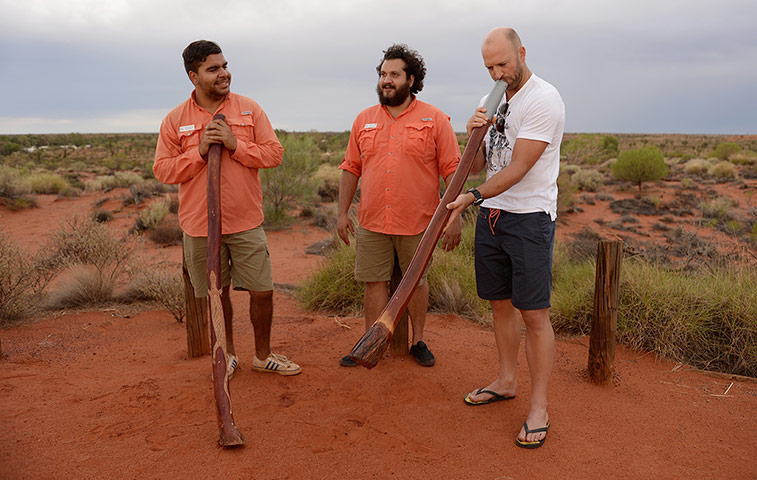 Cricketers at Uluru: England Cricket Team Visit Uluru