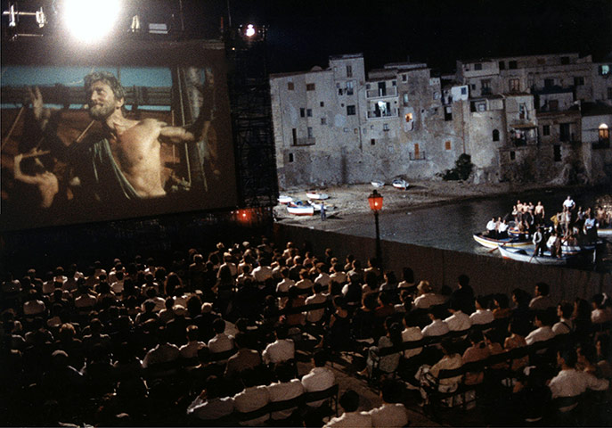 Cinema Paradiso gallery: Cinema Paradiso: Alfredo uses mirrors to project a film on to a building