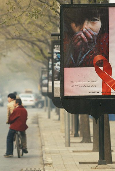 World AIDS Day: CHINA-AIDS-POSTER-CYCLE