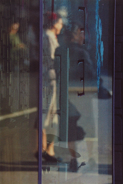 Saul Leiter: Walking, 1956