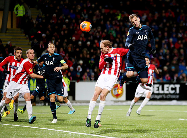 spurs: Roberto Soldado heads the ball