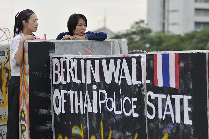 Thailand protests: Anti-government protesters look into no-mans land