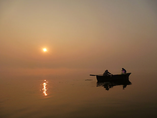Sunlightgallery: Boat trip before dawn