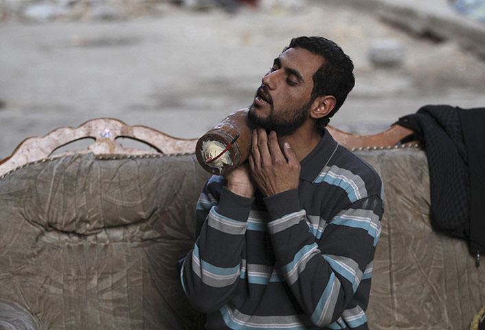 20 Photos: Former shot put champion Abu Kazem conducts a demonstration in Deir al-Zor