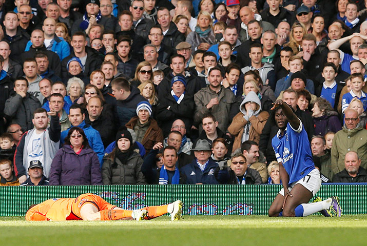 sport-: Tottenham Hotspur's goalkeeper Lloris