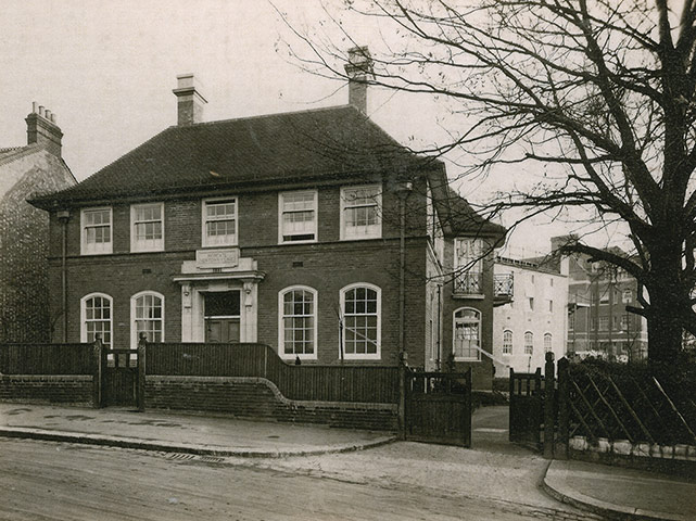 Konstam Clinic 2: Exterior View