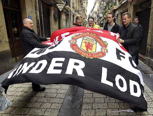 united: Manchester United's supporters in downtown San Sebastian