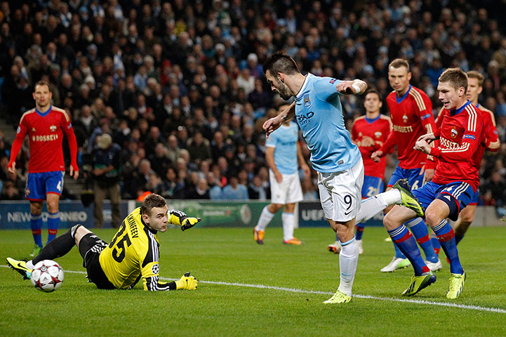 Alvaro Negredo scores