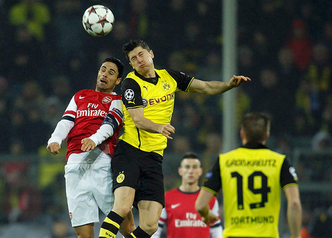arsenal: Borussia Dortmund's Lewandowski and Arsenal's Arteta jump for a header