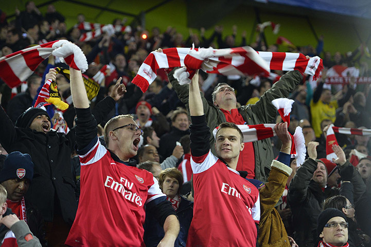 arsenal champions league: Arsenal fans celebrate victory