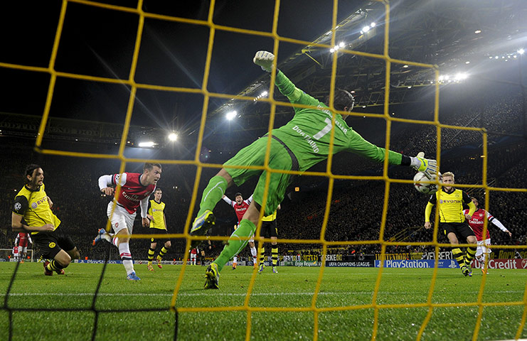 arsenal champions league: Aaron Ramsey scores