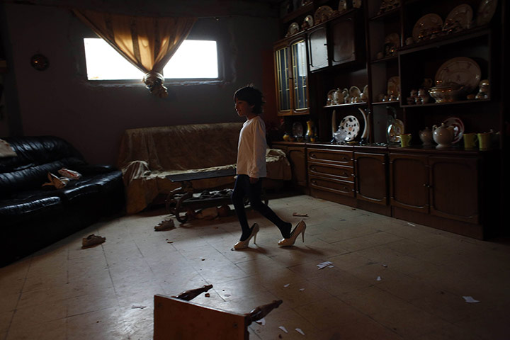 20 Photos: Antonio Acuna dresses up at the factory where he lives in Madrid