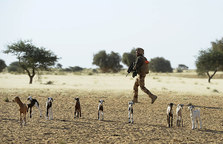 20 Photos: A French soldier patrols during the Hydra Operation in Mali