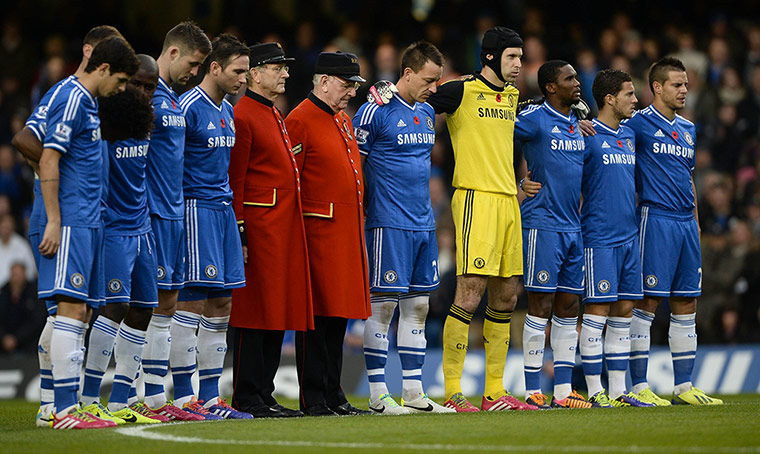 Saturday football roundup: Chelsea Pensioners join Chelsea players 