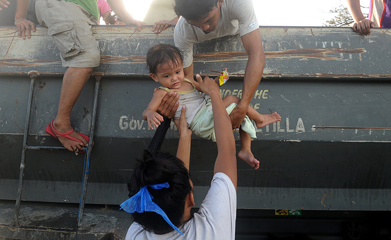 Typhoon Haiyan: Residents return to their houses after l