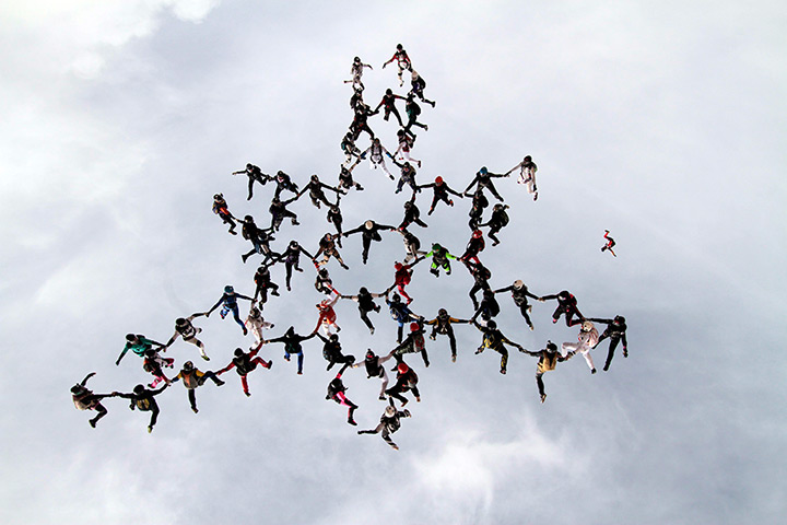 the weekend in pictures: vertical formation skydiving world record 