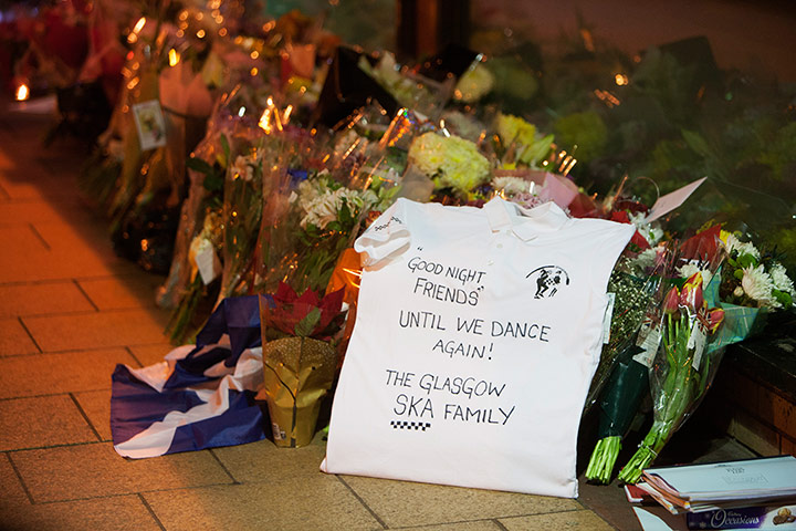 Glasgow mourns victims : Glasgow mourns crash victims 