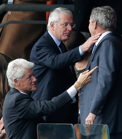 Memorial for Mandela: Former British Prime Minister John Major, centre, greets former US Presiden