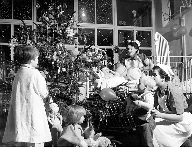 Archive Christmas gallery: Christmas in hospital for babies