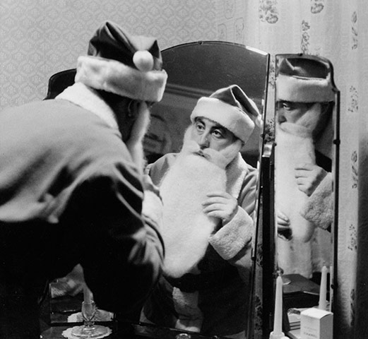 Archive Christmas Gallery: Santa in the mirror