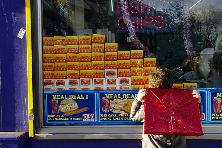Your Pictures - Christmas: child with present standing in front of shop