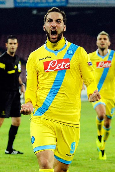 Napoli v Arsenal: Higuain celebrates