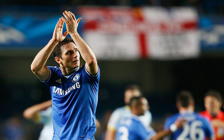 chelsea v steau: Frank Lampard applauds