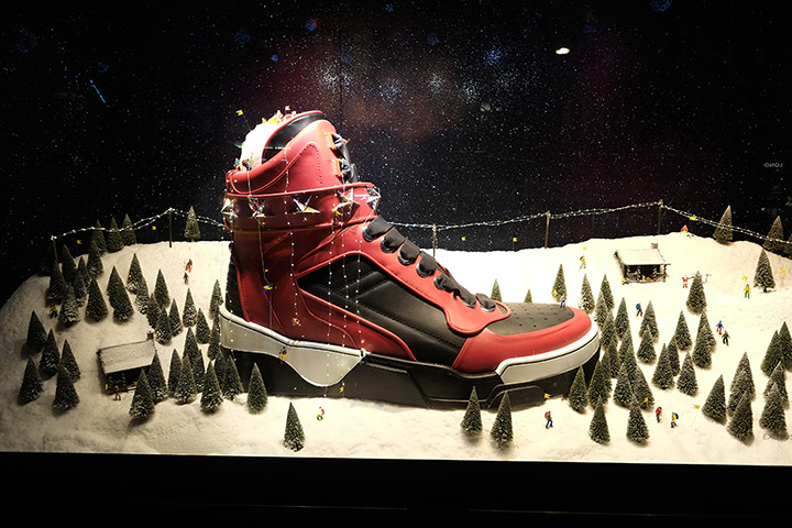 Christmas windows: Selfridges Christmas window display on Oxford Street 