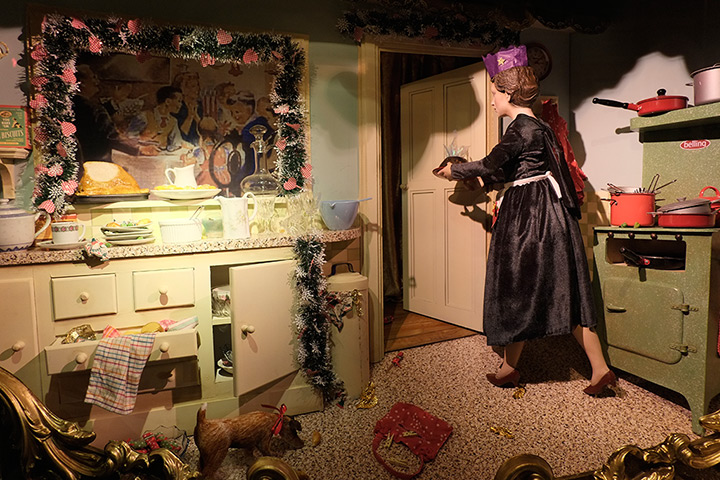 Christmas windows: Fortnum and Mason Christmas window display in Piccadilly