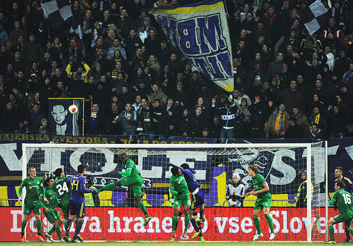 europa league : Leon Barnett of Wigan Athletic clears a corner
