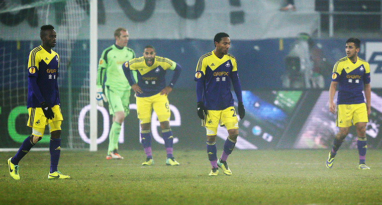 europa league : Roland Lamah and Jonathan de Guzman dejected after St Gallen's first goal