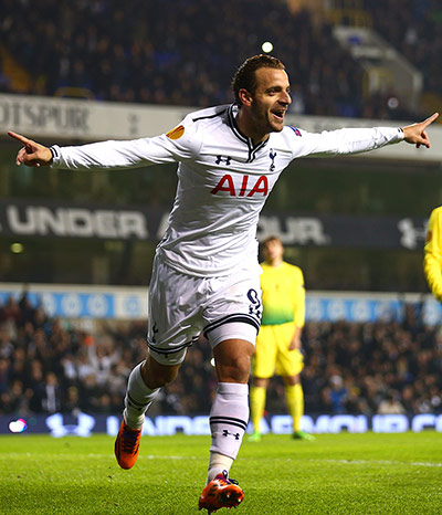 tottenham europa: Roberto Soldado celebrates