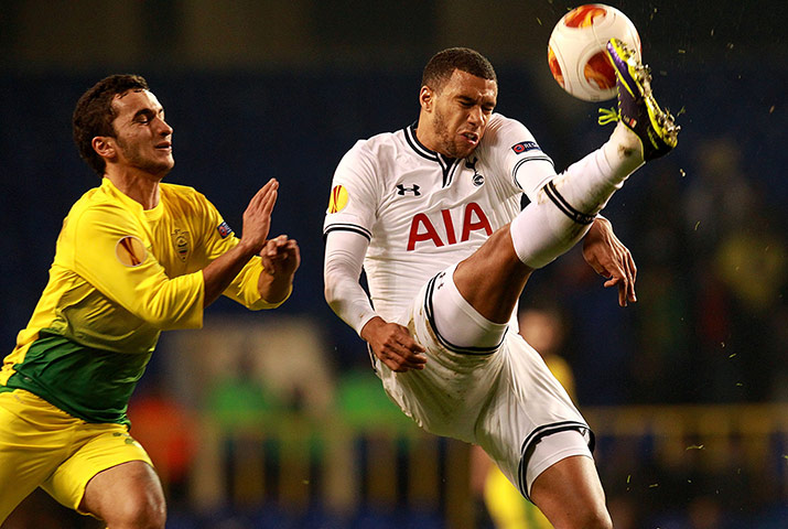 tottenham europa: Etienne Capoue clears from Alexandru Epureanu
