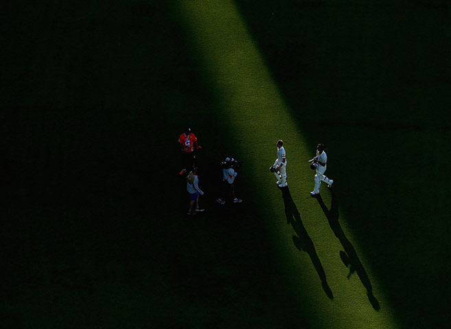 Ashes 3rd test day 1: Players walk off the pitch