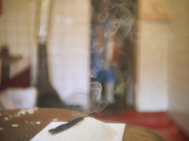 Salmon Smoker Gallery: burning juniper for the smoked flavour