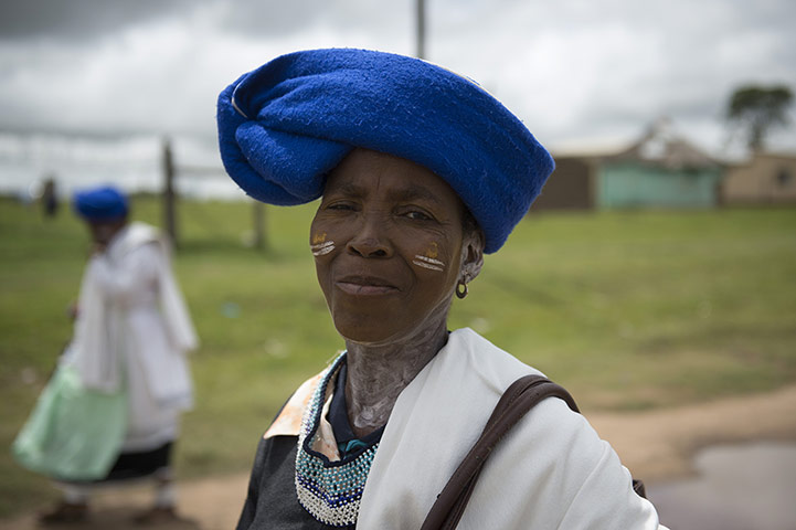 Qunu awaits: Women dressed up in traditional clothes