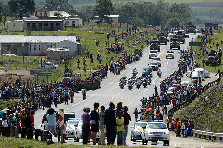 Mandela: South African watch Nelson Mandela's hearse 