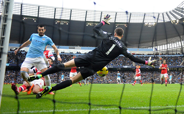 Arsenal update: Negredo scores the 2nd City goal for City to take them 2-1 up at the end of