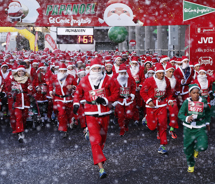 More than 6,000 Santa Claus run in the 5.5k race in Madrid