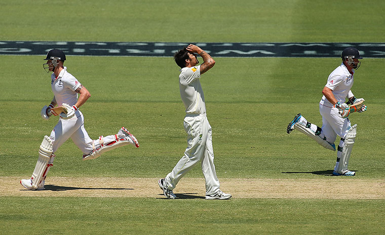 third test day 3: Ben Stokes and Ian Bell run