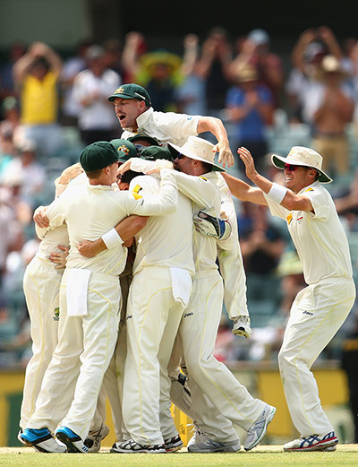 third test final day: David Warner and the Australian team celebrate victory 